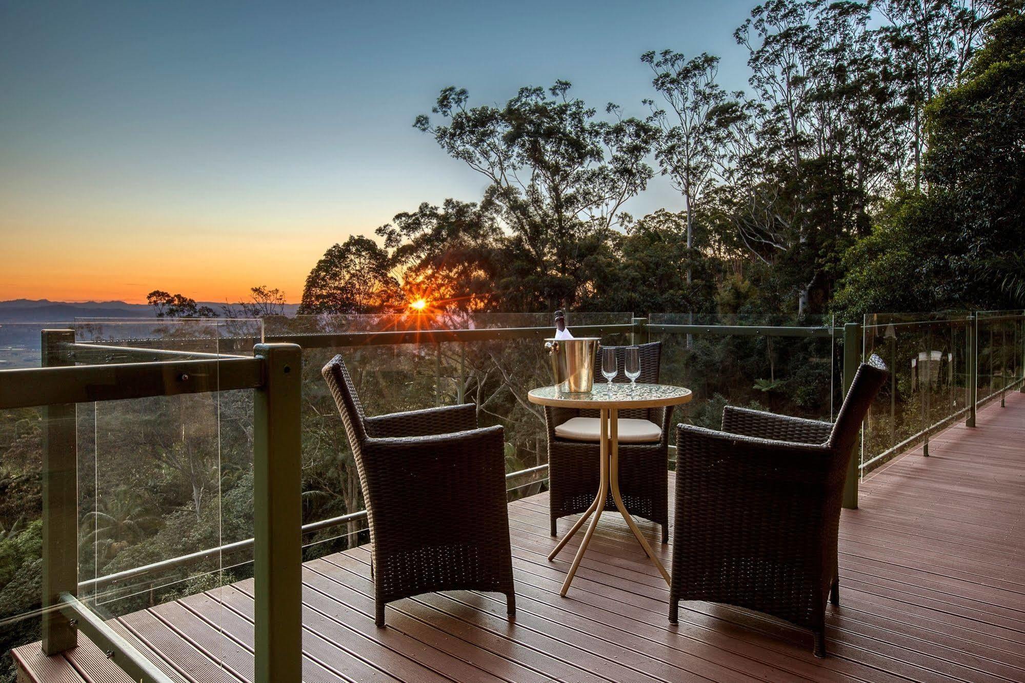 Avocado Sunset 4*